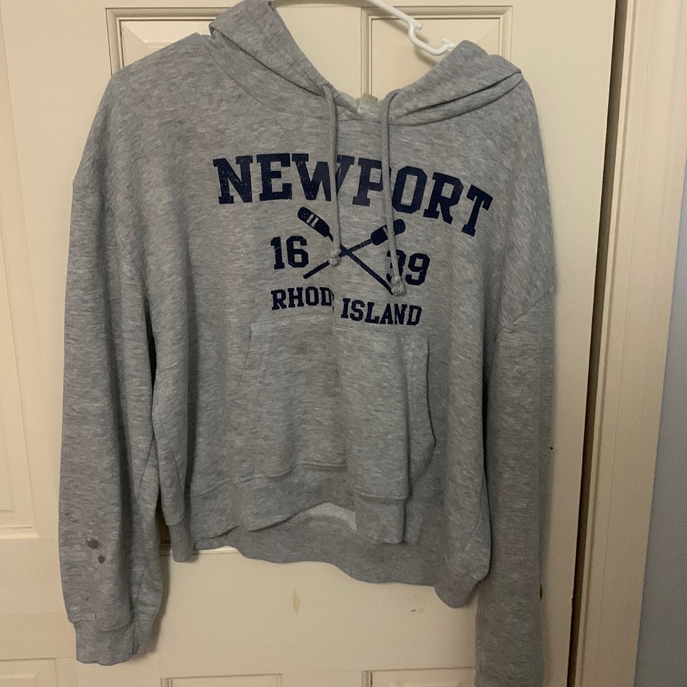 newport ri cropped hoodie